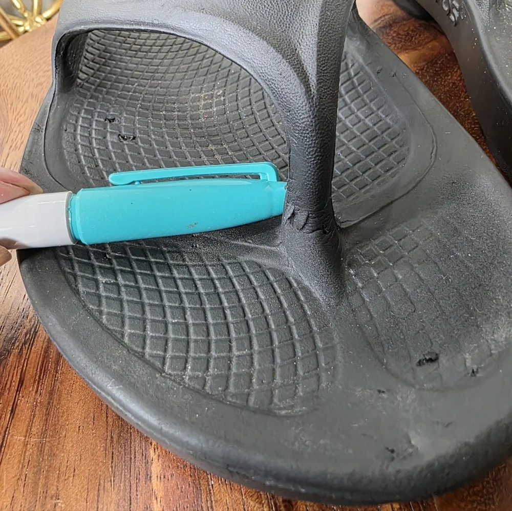 OOFOS Black Thong Recovery Sandals Men's 8 Women's 10